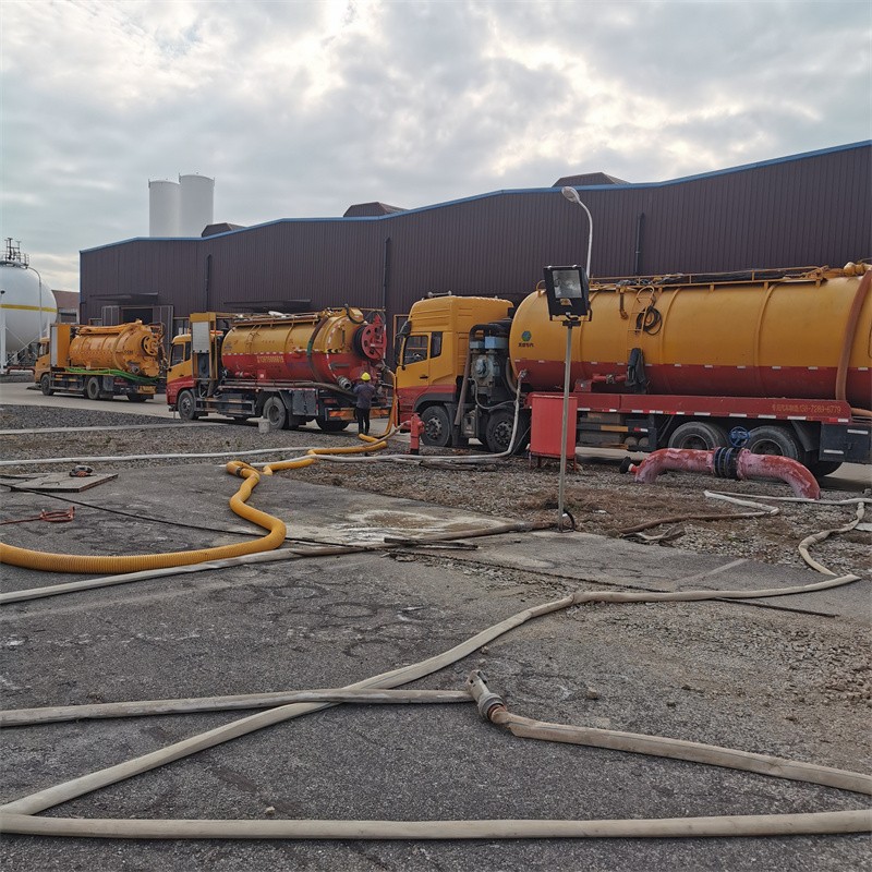 樟木头镇污水池清理