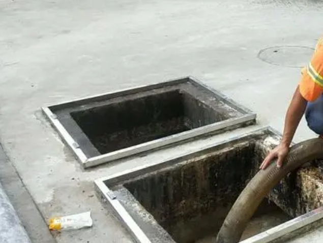 樟木头镇化粪池清理