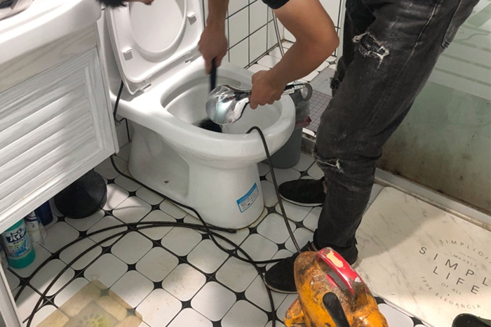 樟木头镇马桶堵塞自己疏通还是找师傅?专业上门服务让你省时更省心